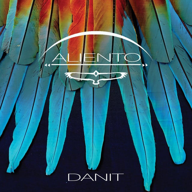Guacamayo - Track · Danit