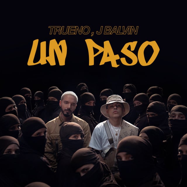 UN PASO - Track · Trueno, J Balvin