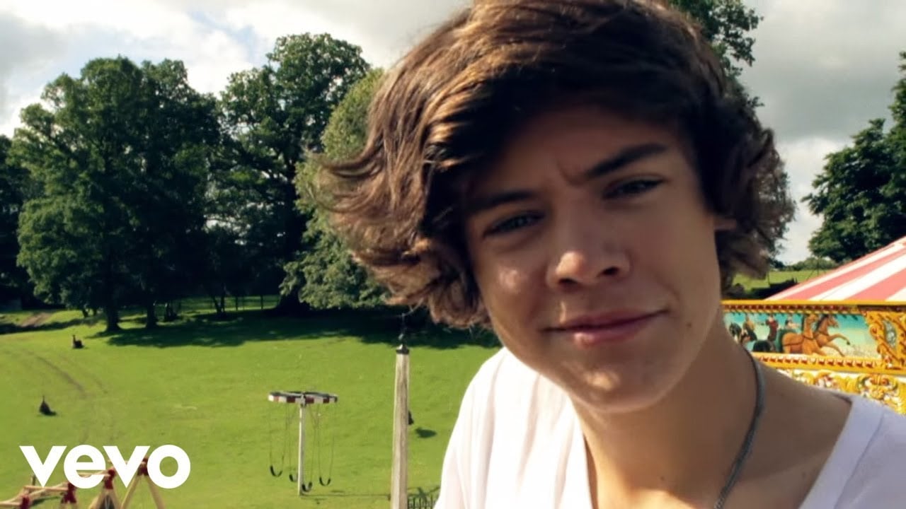 One Direction - Behind the scenes at the photoshoot - Harry