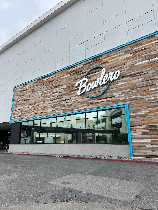 Bowlero Valley Fair - The preeminent bowling alley in the Bay Area