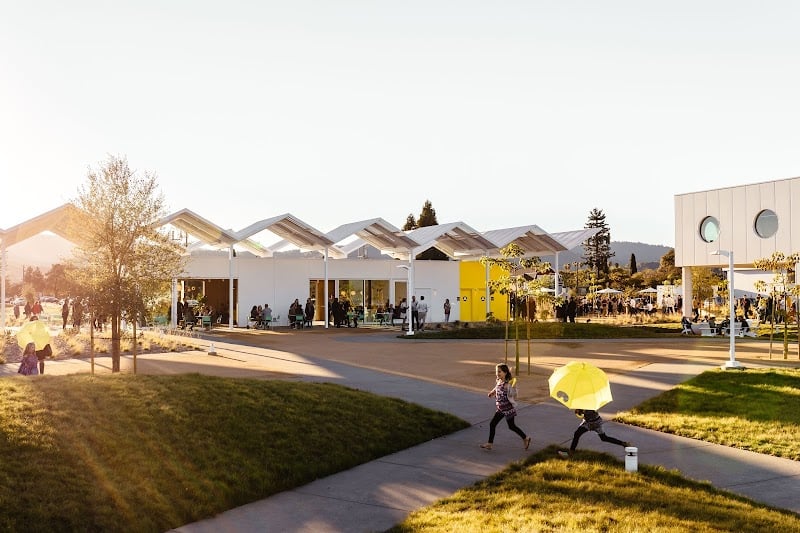 Ashes & Diamonds Winery - Mid-century modern winery