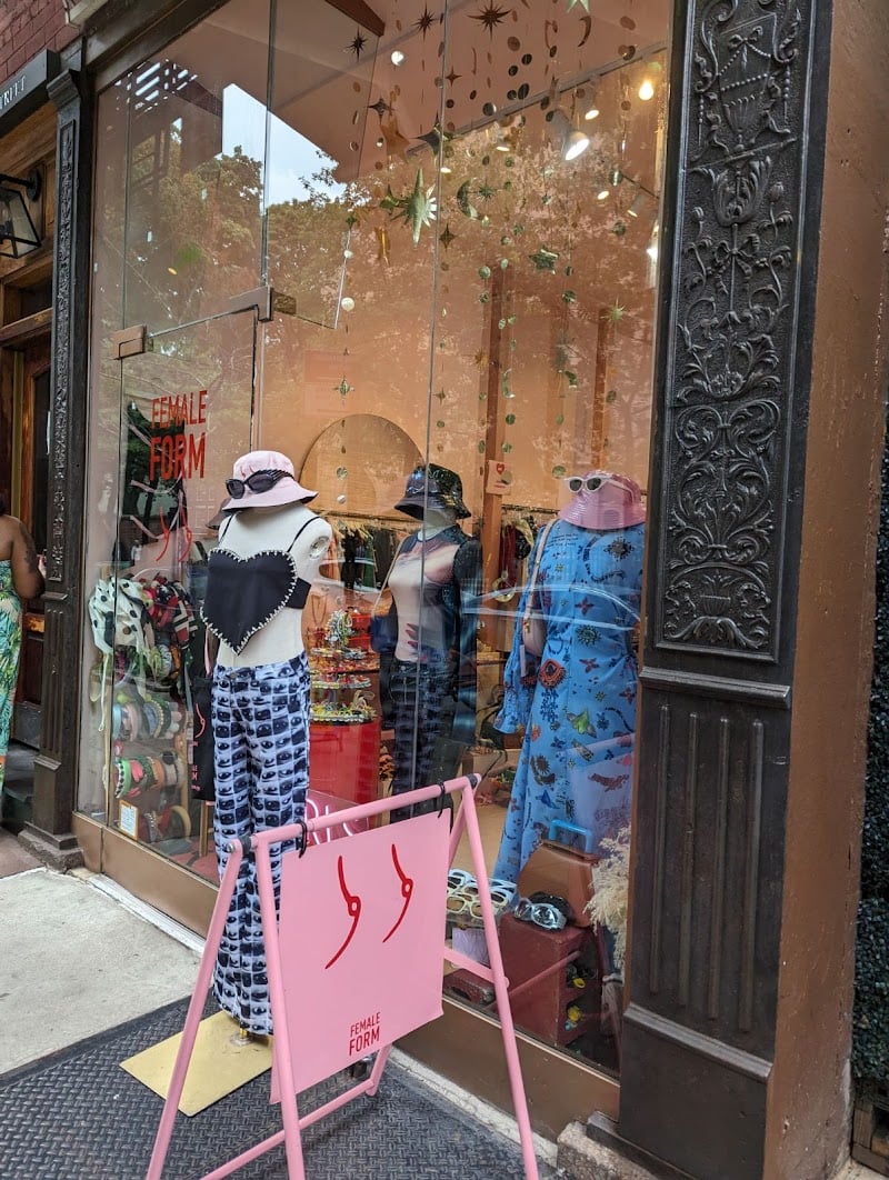 FEMALE FORM NOLITA