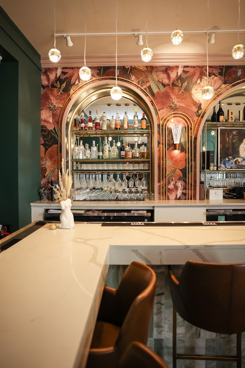 Blanc Champagne Bar