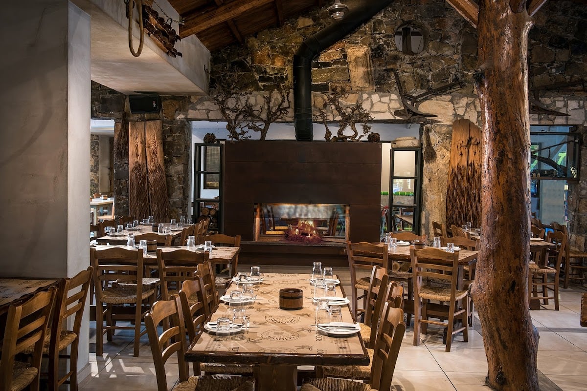 Petousis Restaurant - Restaurant