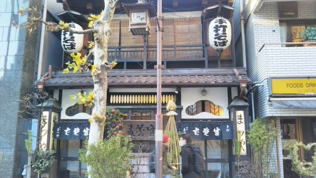 Kanda Matsuya - Try the soba noddle soup