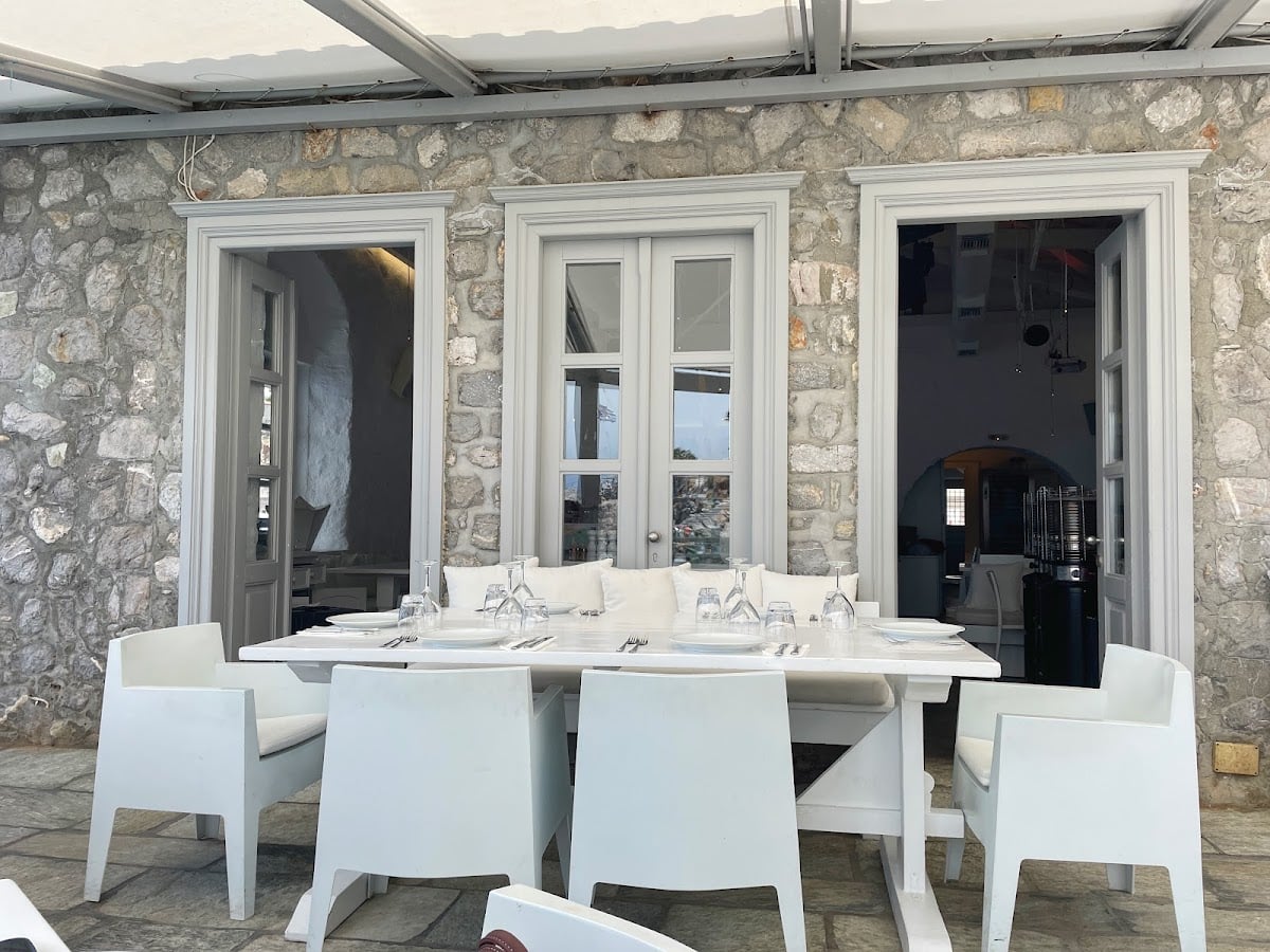 Omilos Restaurant Bar - Restaurant