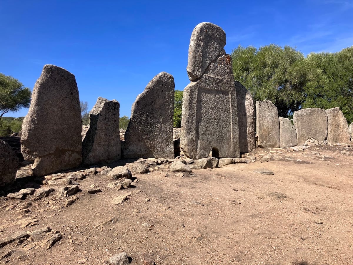 Tomba di Giganti di Li Lólghi