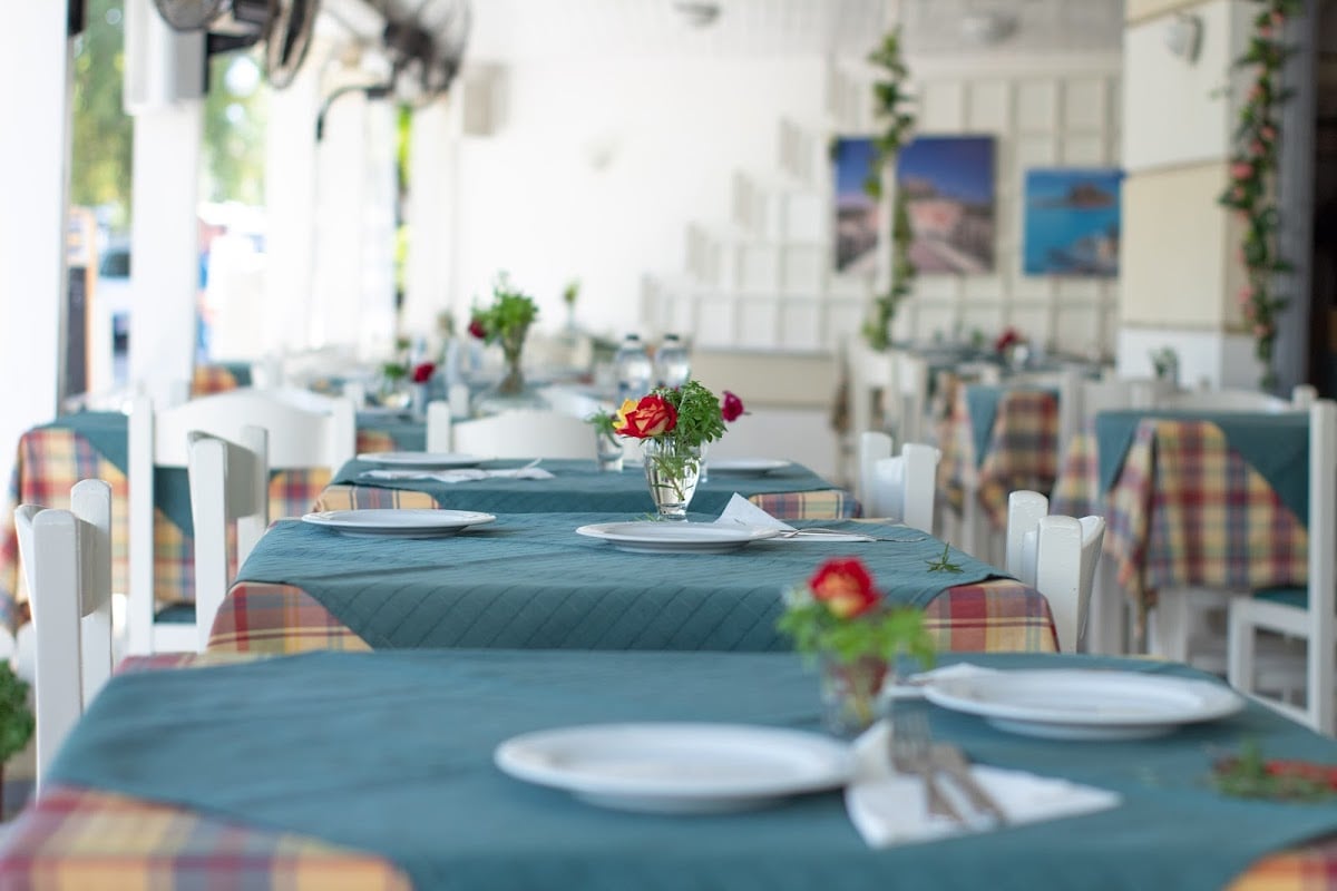 Nikos Family Restaurant - Restaurant