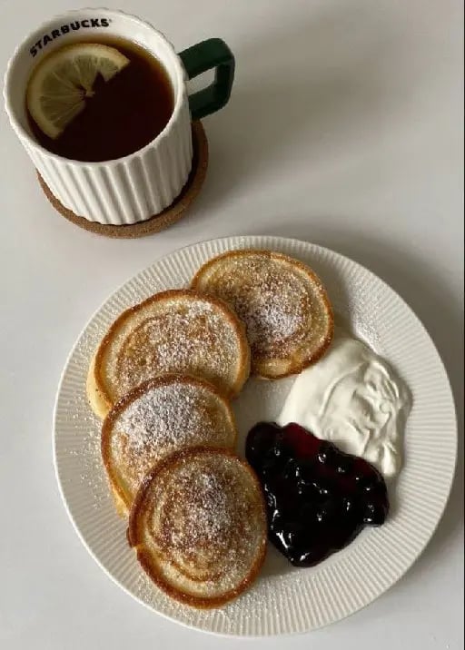 Hotcakes - Agrega mermelada y yogurt griego