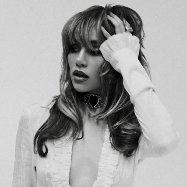Suki Waterhouse - Artist