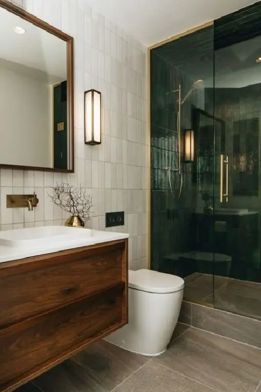 Baño con azulejos originales. - En colores llamativos o poco comunes en baños a conjunto de colores neutros.