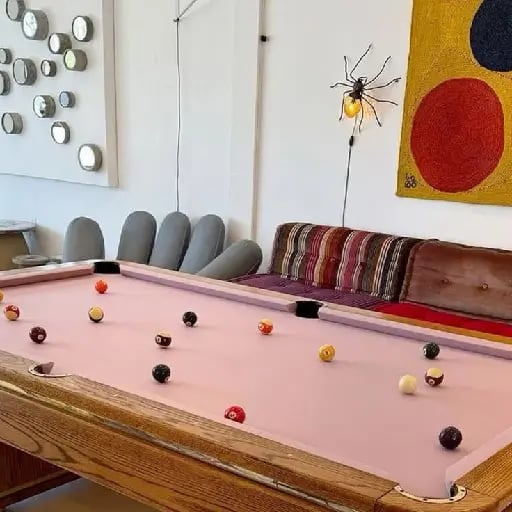 Mesa de pool. - Si es rosa mejor