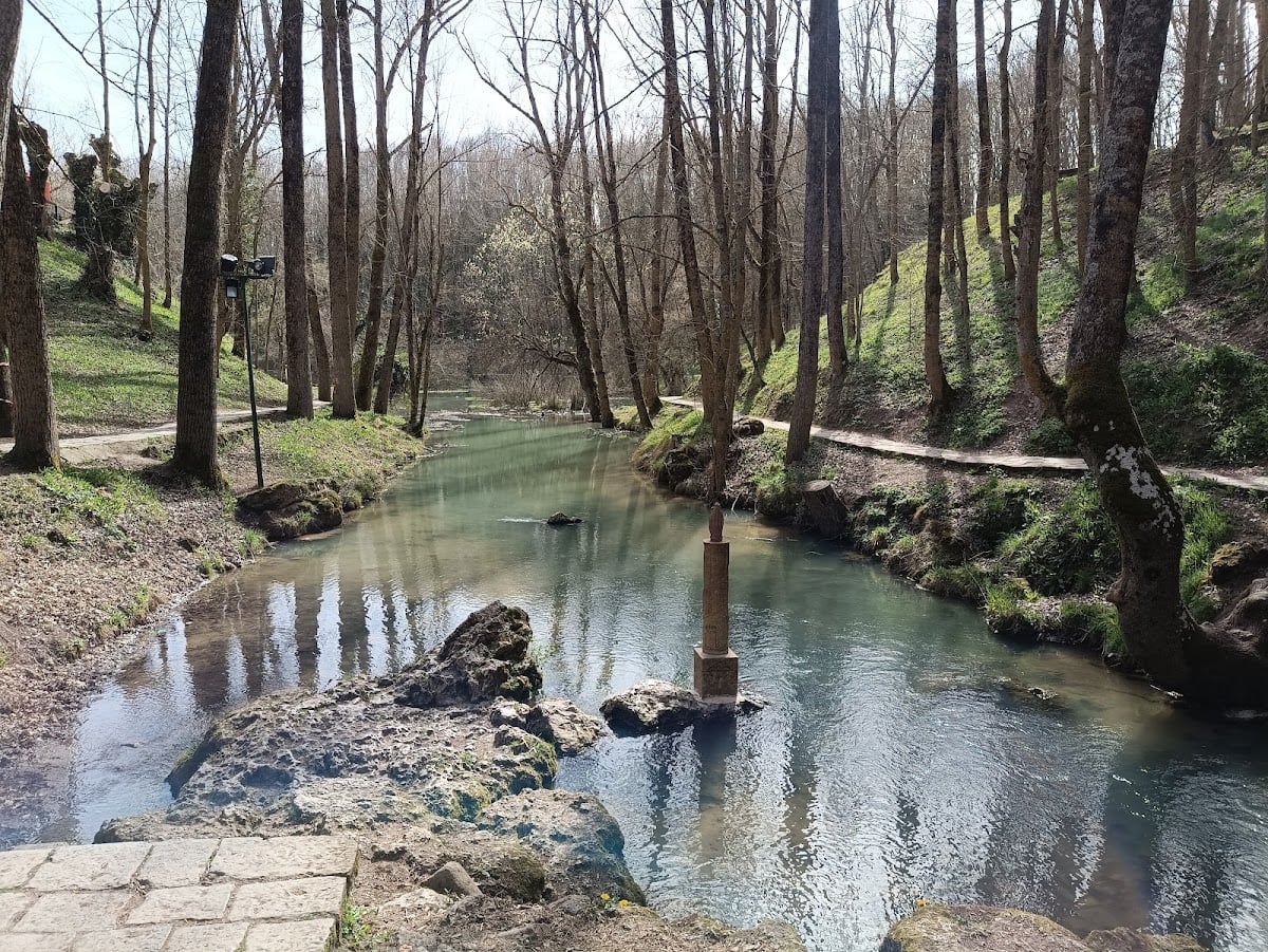 Nacimiento del R铆o Ebro - Cantabria