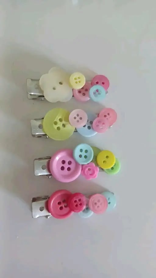 Hair clips with Buttons