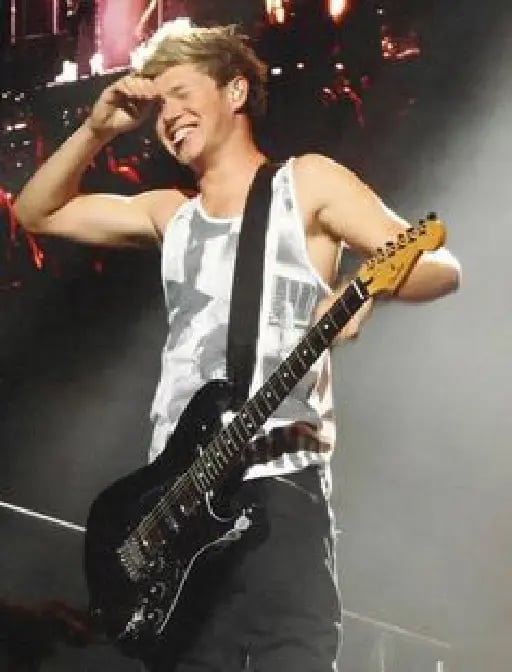 niall and his guitar