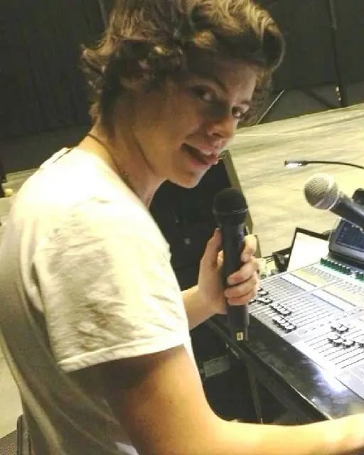 "real girls aren't perfect, perfect girl aren't real" - -Harry Styles