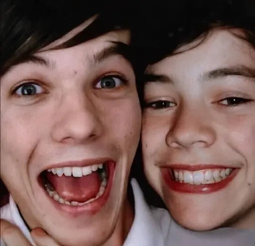 Larry - Like I don't think there's something between them now but in like the 2011 or idk 2013 and I'm just SOO OBSESSED WITH THEM OMG