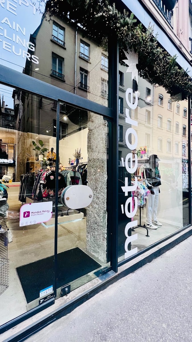 Météore Vintage . Concept store - 🛍️shop vintage • 🌹tattoo