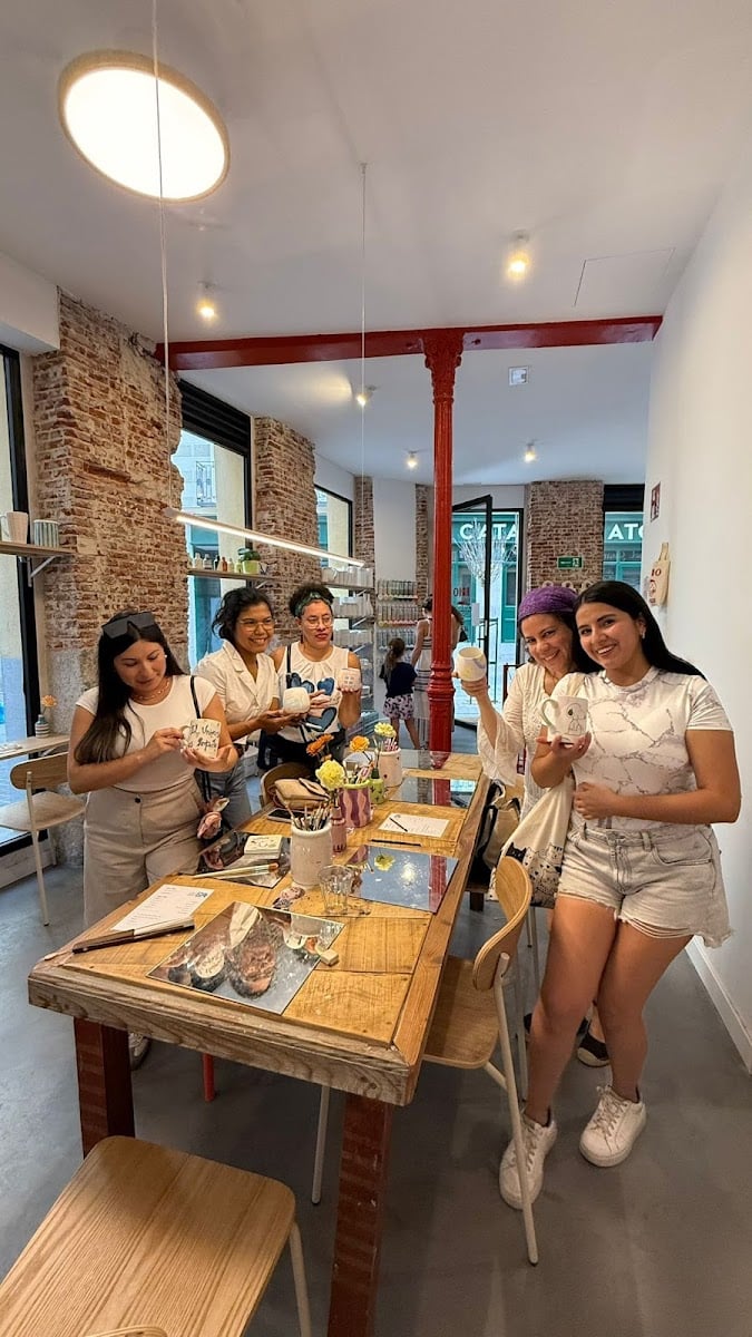 brio atelier, taller de pintura en cerámica.