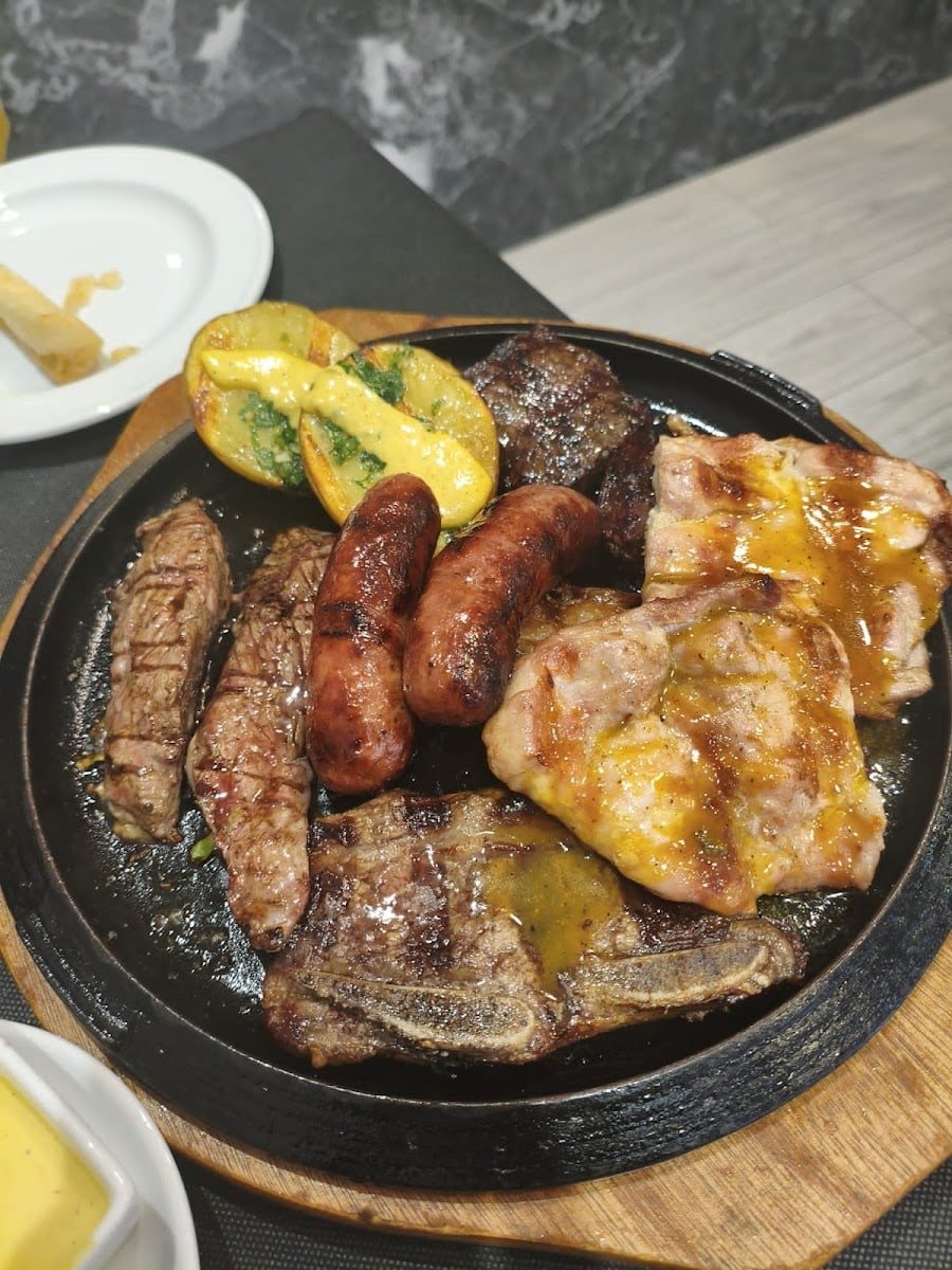 sal y salinas restaurant.