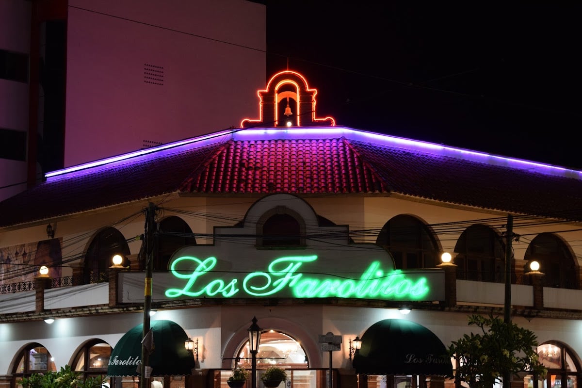 Los Farolitos