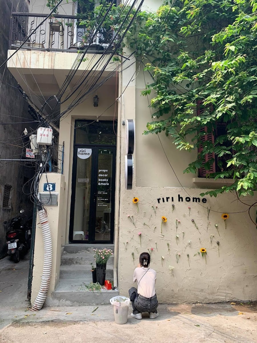 The Bookshelf Hanoi