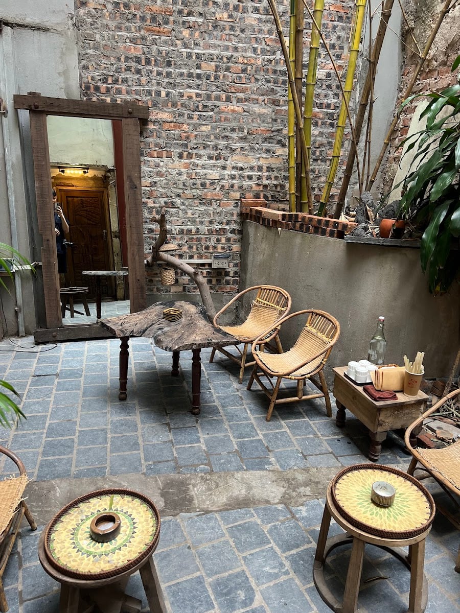 Hanoi Neighbors