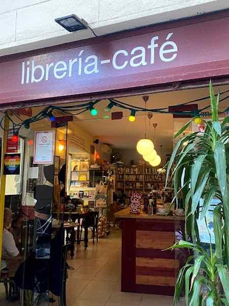 La Clandestina Librería Café
