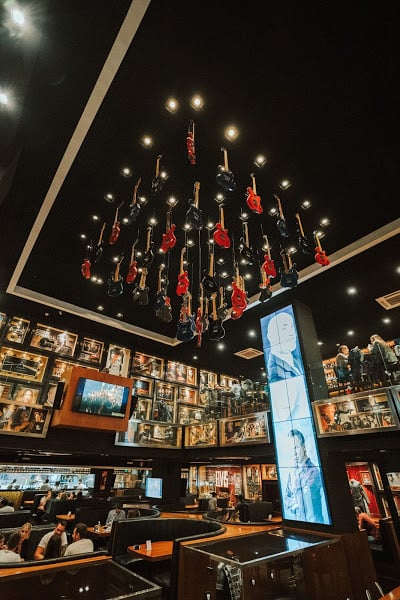 Rock&Feller's Pilar - American Restaurant · La Esmeralda, Pilar Centro