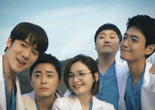 Hospital Playlist - Lee Woo-jung · 2020