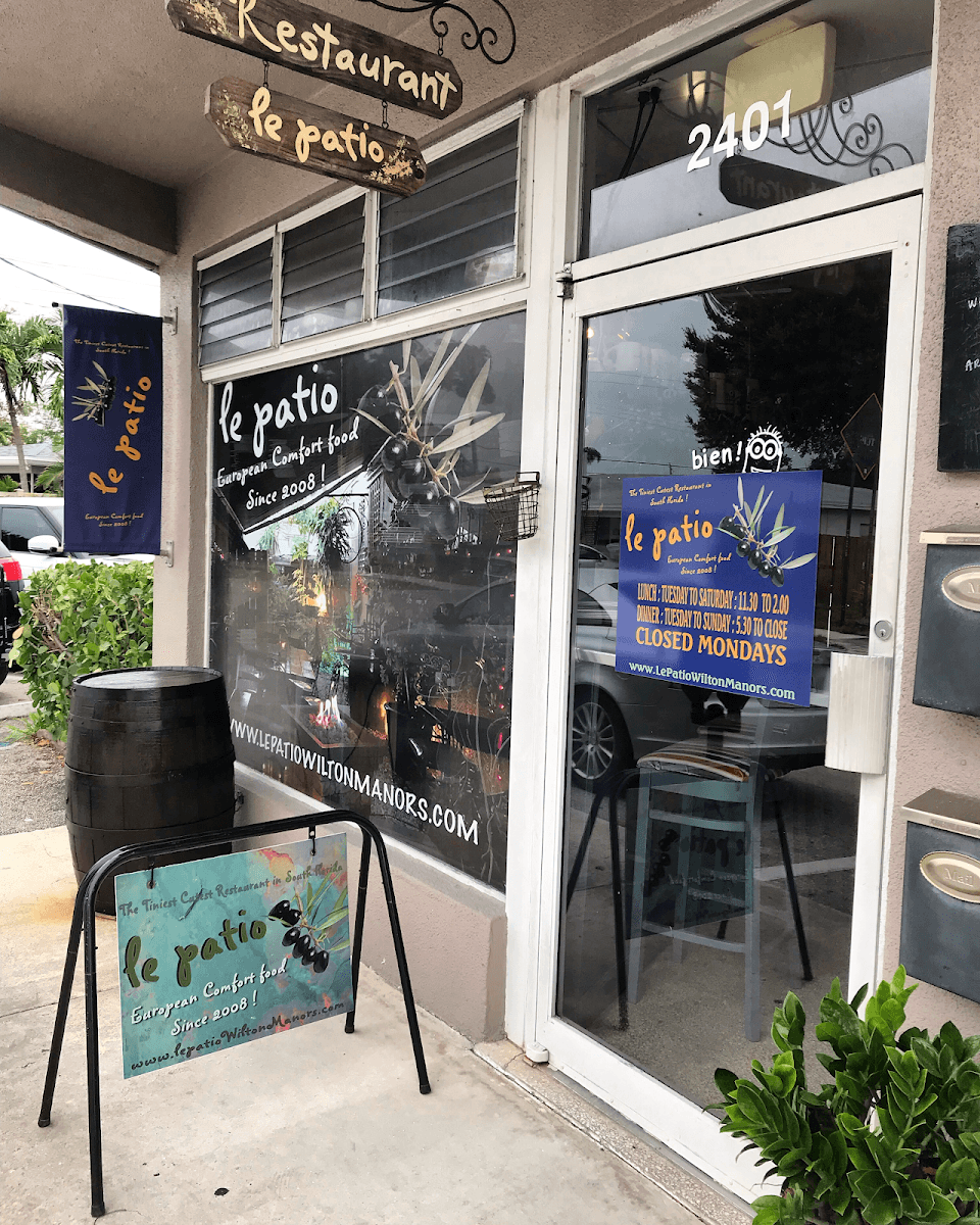 Le Patio - The tiniest cutest Restaurant in South Florida