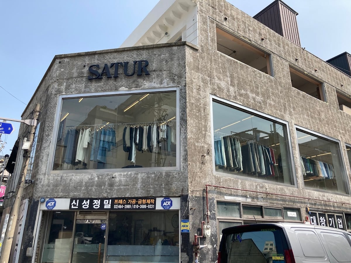 Satur House - 洋服