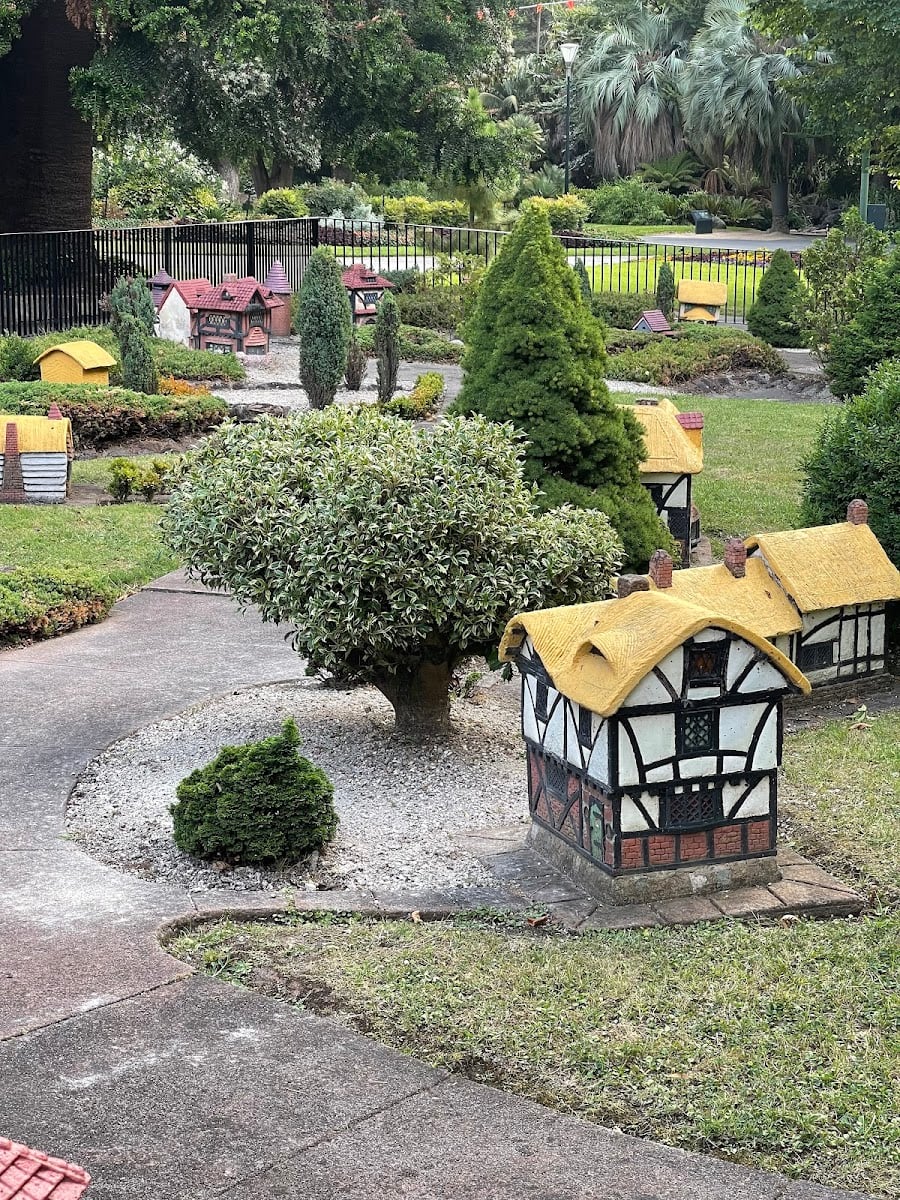 Model Tudor Village - East Melbourne