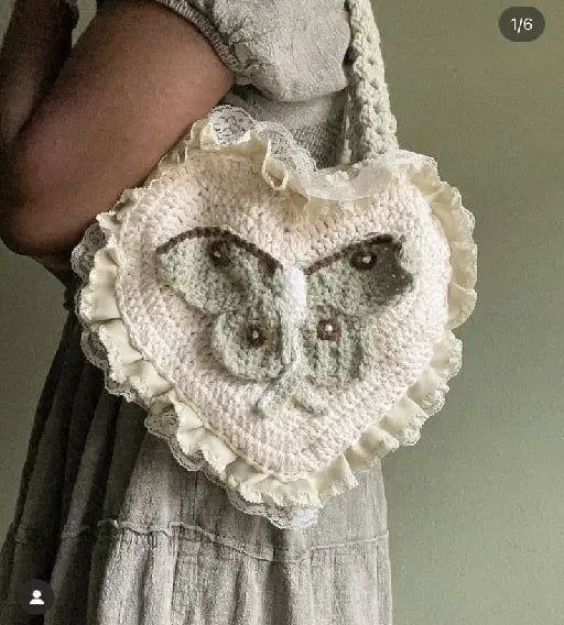 Bolso corazΓ³n con mariposa