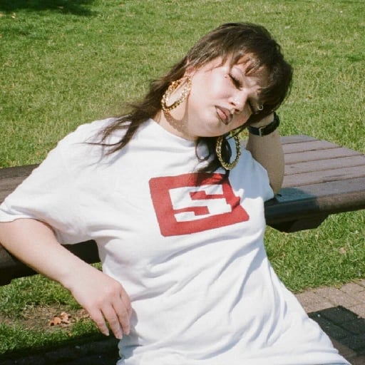 Lola Young - 2001 × uk × capricorn