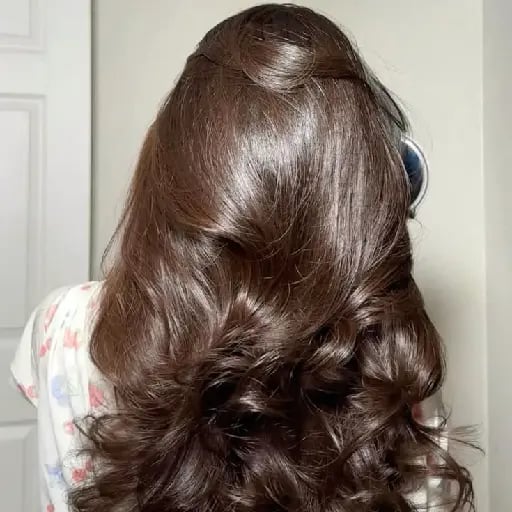 ●Cabello sano - Lavenlo saltando un día o dos por mucho, utilicen pre shampoo, no importa si no tienen mascarillas, si se lavan el cabello todos los dias les ayudará bastante igual c: