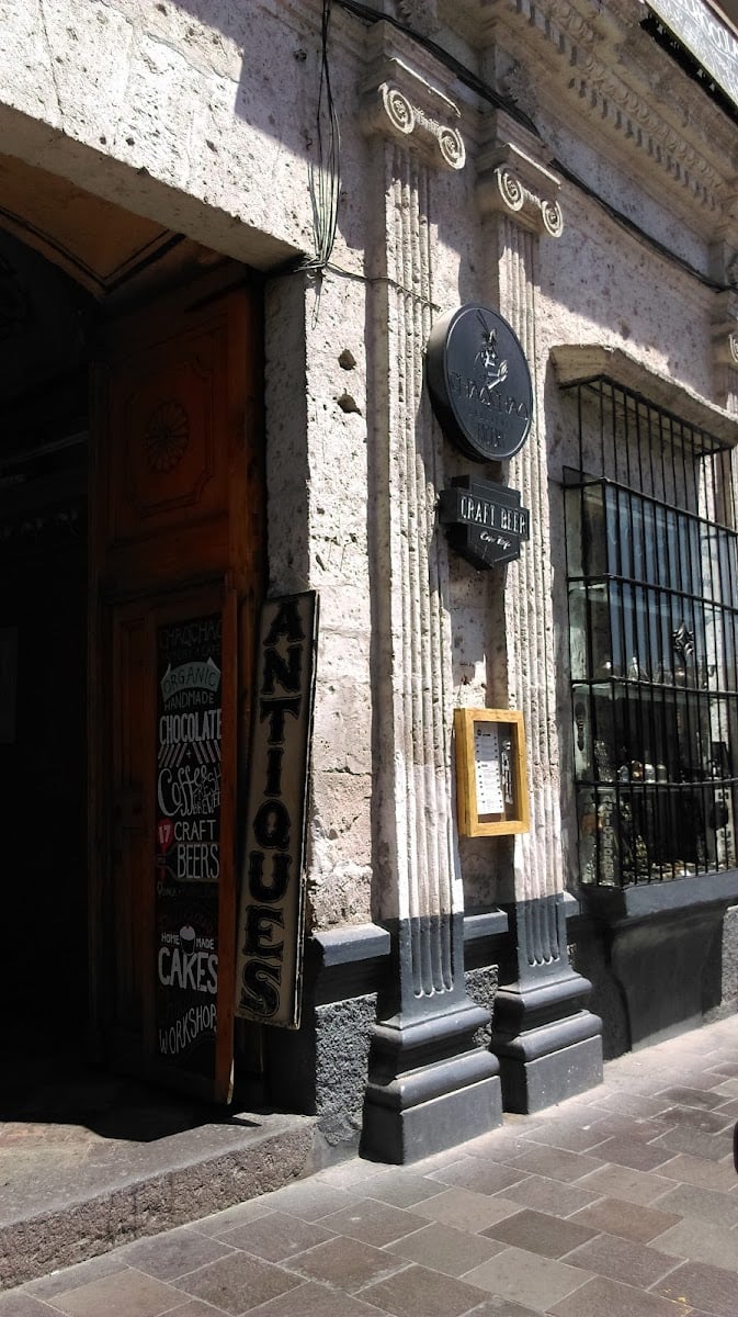 Alvaro Antiques