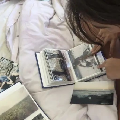 Made a photo album - Para mantener sus recuerdos vivos.