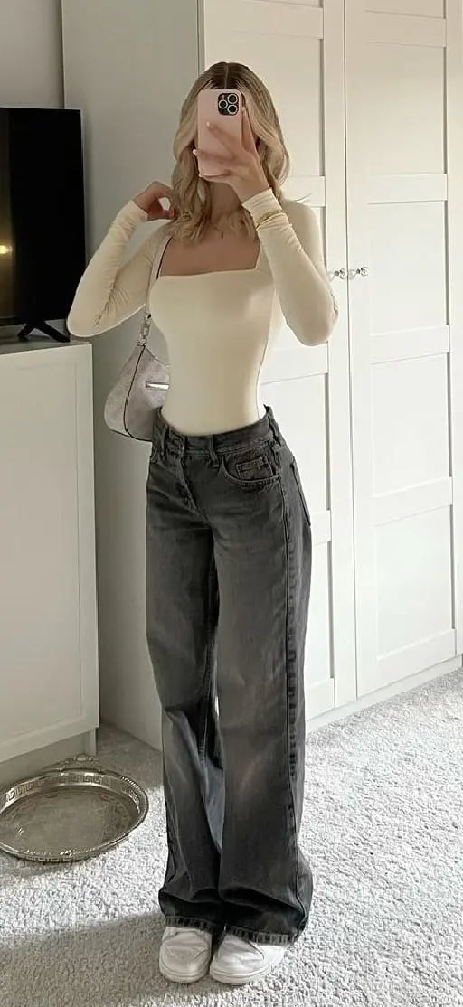 Body y pantal贸n de mezclilla oversize - La mejor manera de llevar algo apretado arriba y algo oversize abajo.
