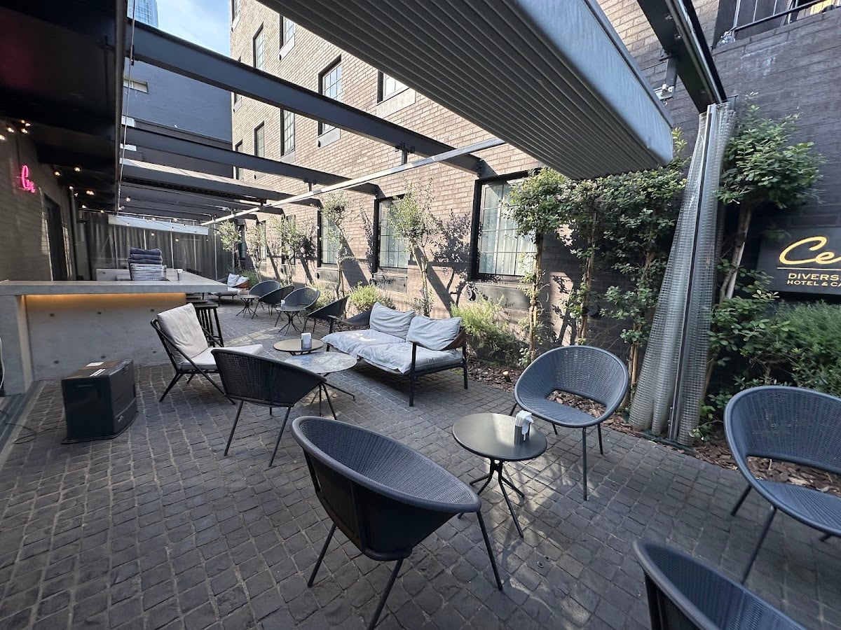 Cen Diversity Hotel & Cafe