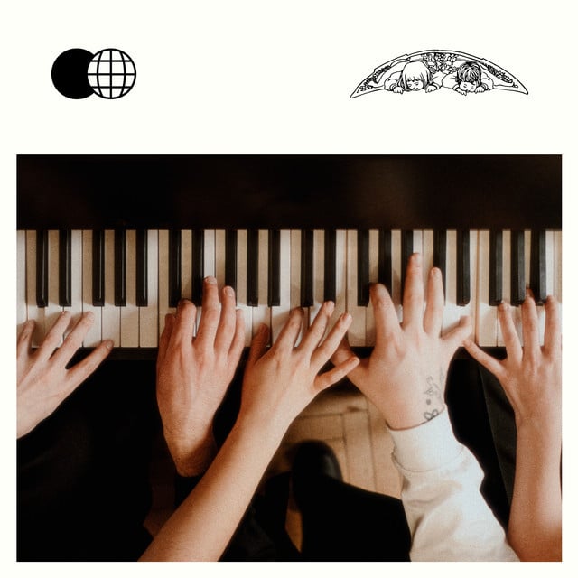 Ihan kohta ohi - Song · KUUMAA, emma & matilda
”Voin päästää kyllä irti
Päästän heti, jos se on niin”
