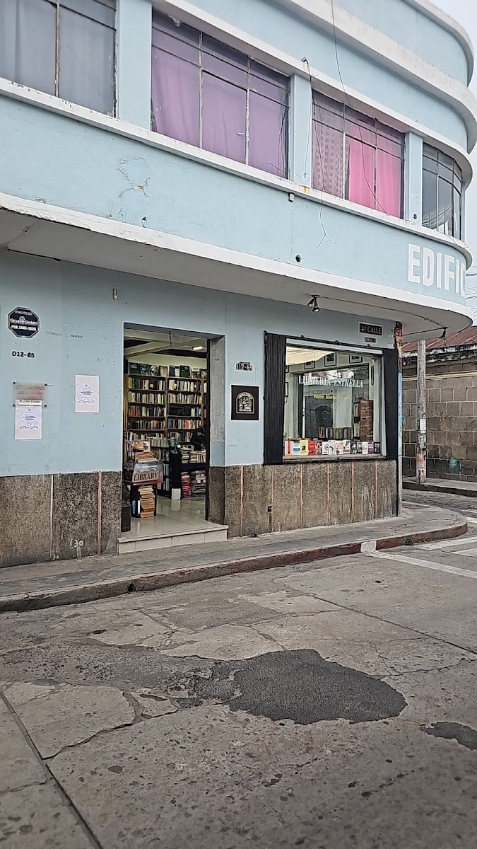 Librería Estrella, entre libros y café.