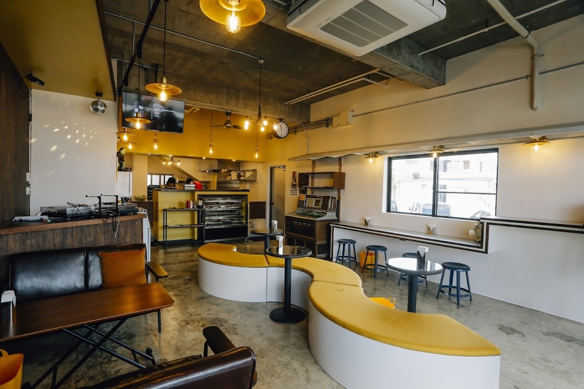 Big Knot Clothing and Cafe