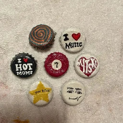 Painted badges/Pin de chapitas
