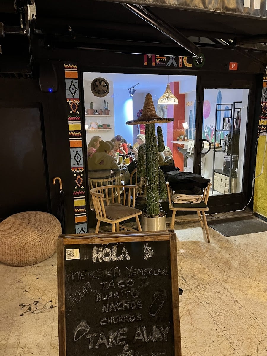 Hola Restaurante Mexicano - 🍴