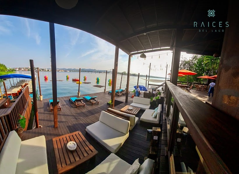 Restaurante Raíces del Lago - Restaurant · Petén, Guatemala