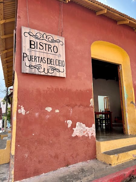 Bistro Puertas del Cielo - Restaurant · Petén, Flores