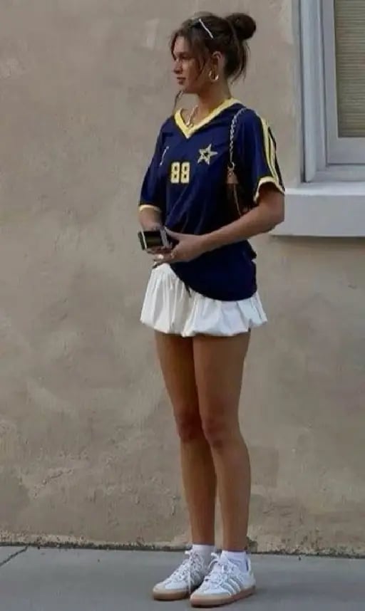 Inspo #5 - Remera de fut/un equipo,falda globo blanca