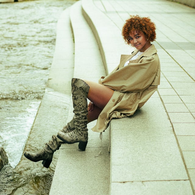 Crystal Kay - Artist