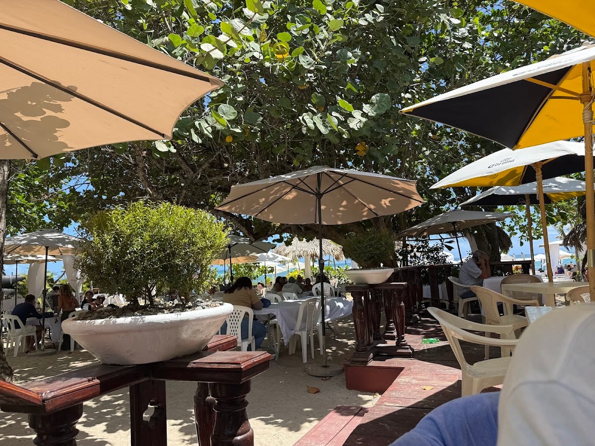 Nico's Beach Lounge